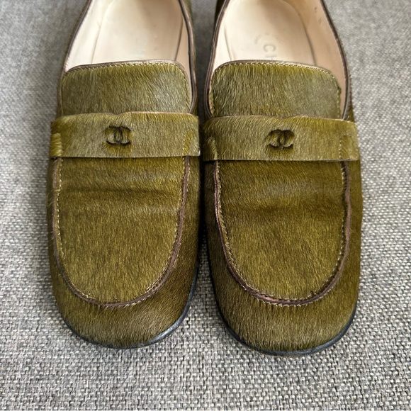 Vintage Chanel olive green pony hair loafers - Picture 3 of 11
